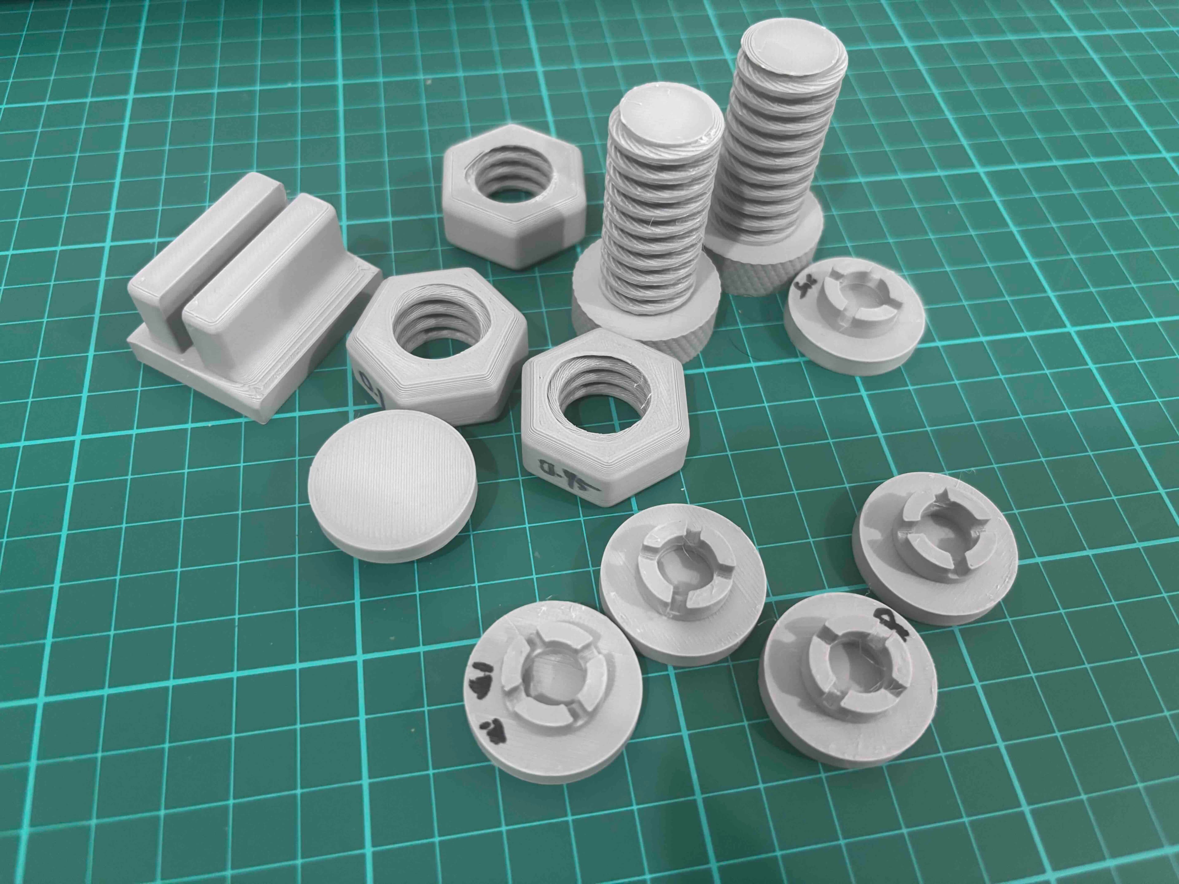 Testing threads for IKEA Skadis-compatible clamp — Raphael Murillo's workshop, 2026-02-11